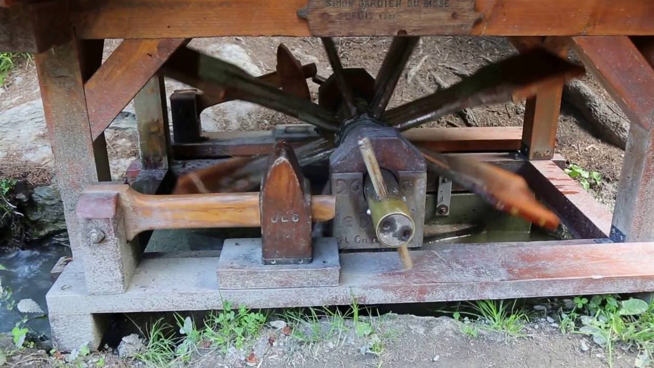 Wasserrad mit Hammer