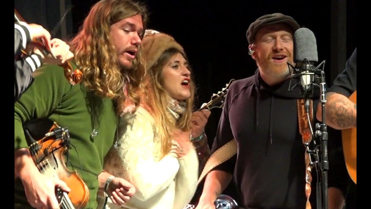 Sierra Ferrell & Lil Smokies honor Justin Townes Earle at FreshGrass 2022  