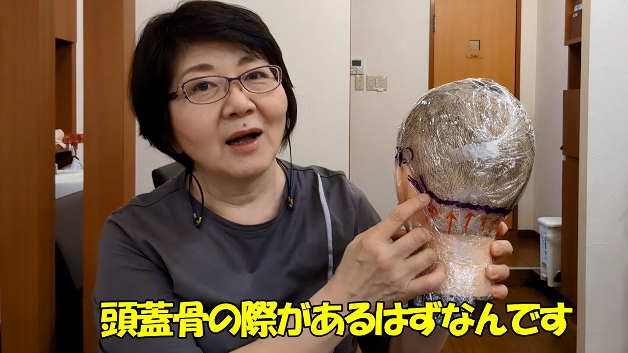 白髪や薄毛が気になる方必見！頭皮下の老廃物を撃退する方法「片手ほぐし」