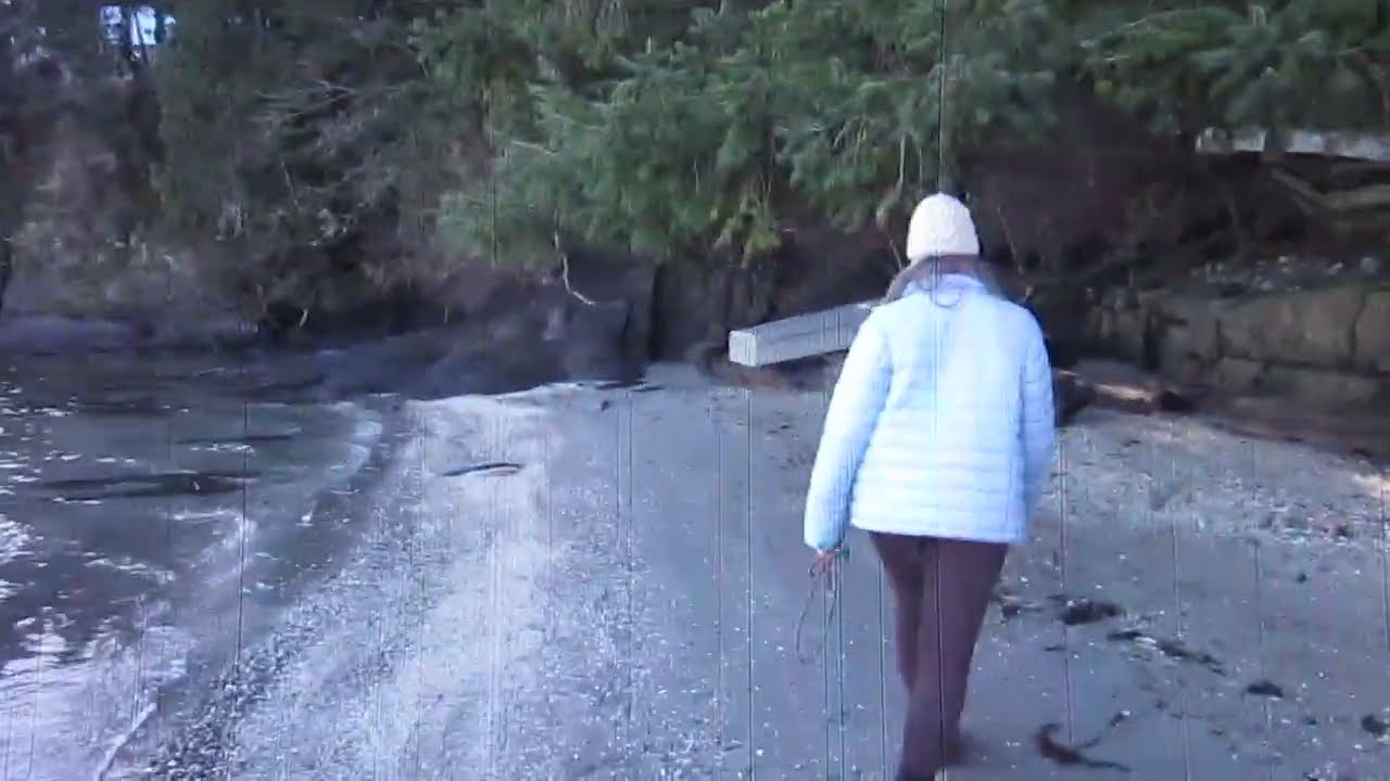 Прекрасные пляжи зимой на островах залива в северной части Тихого океана.