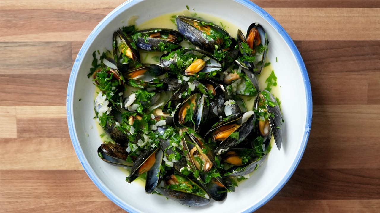 Classic Moules Marinières – French Steamed Mussels with Damien Leroux