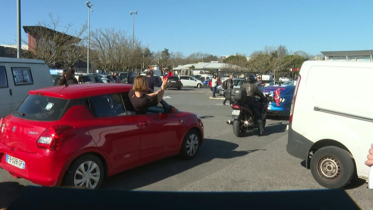 French 'freedom convoy' leaves Bayonne for Paris | AFP
