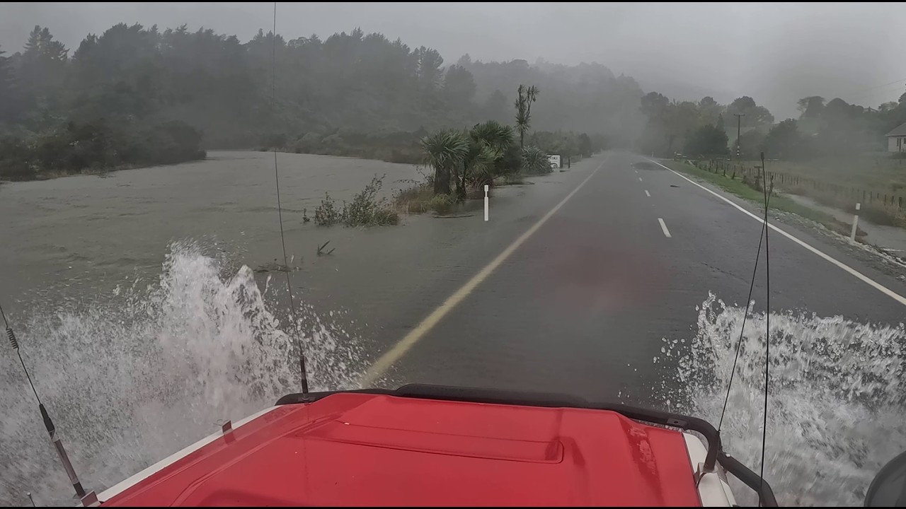 Red Warning Cyclone Vaianu hits Whakatane   PART 2