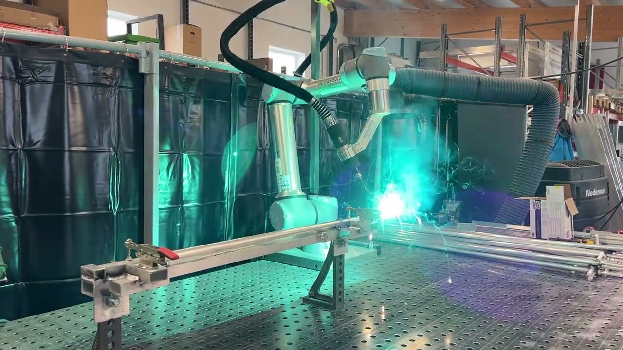 Dogsworld wird nun von einem Schweißroboter unterstützt