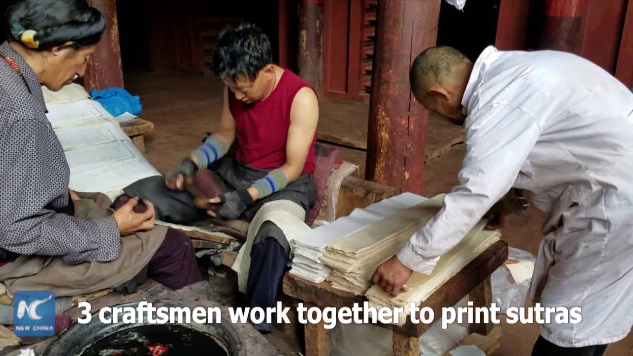 How are Tibetan sutras printed?