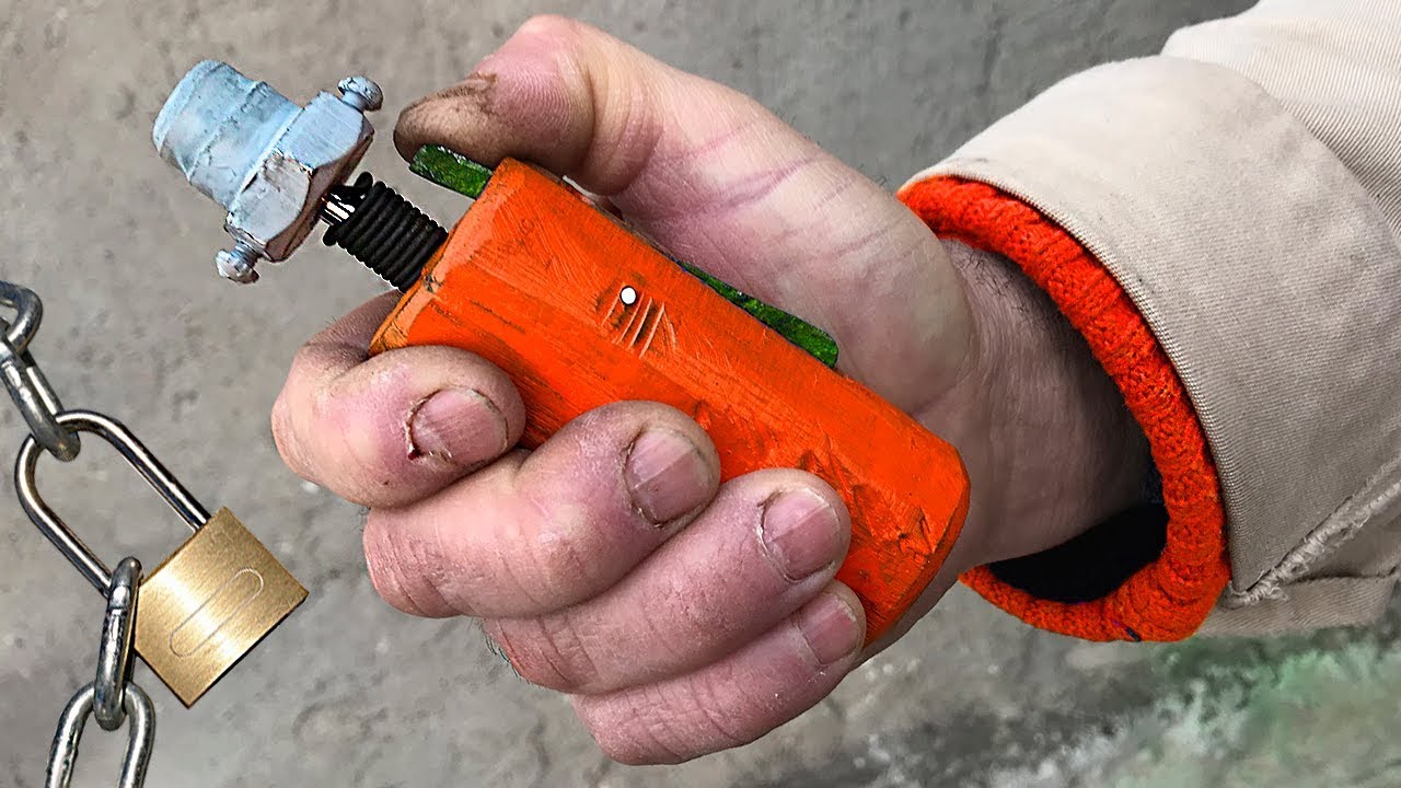 How To Open Padlock for 1 Second / How to Pick a Lock 🔓 / Homemade Plug Spinners
