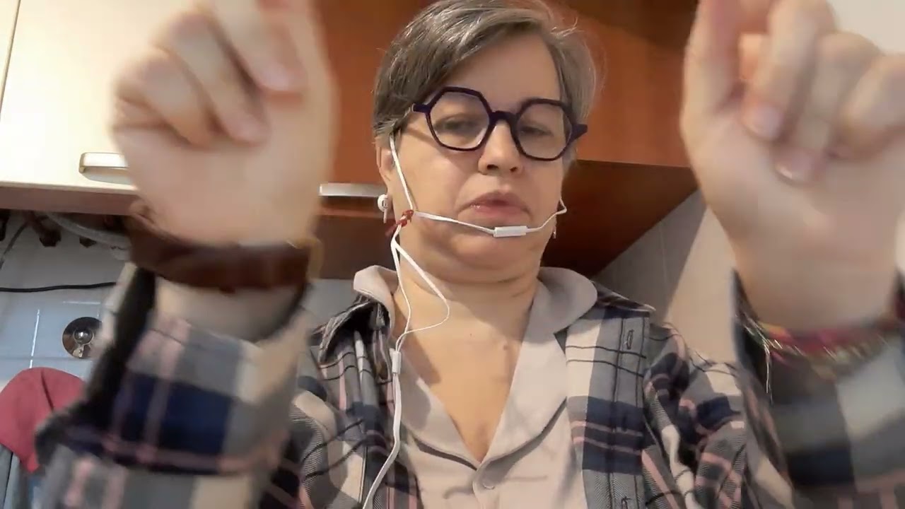 asmr rilassamento pettinare capelli e massaggio per Alessia