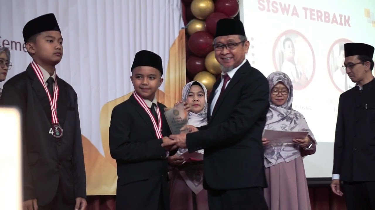 Wisuda Aa darrel 2025 SDIT AlMumtaz