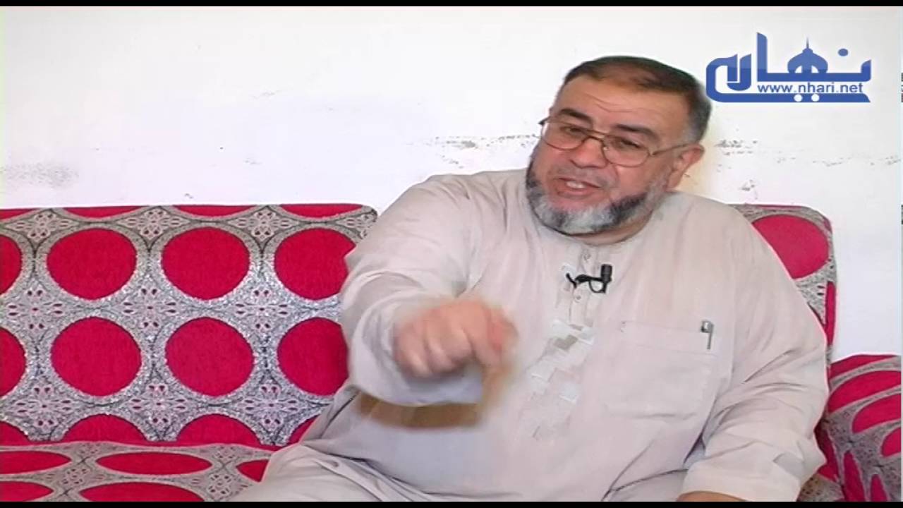 الشيخ عبد الله نهاري ما حكم الذي يستهزء بالقرآن و حملته ؟