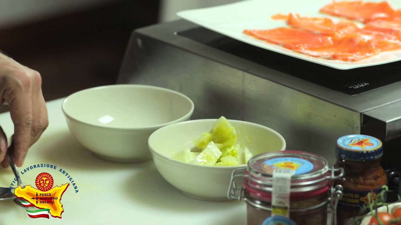 Millefoglie di salmone affumicato su arance di Sicilia e finocchio