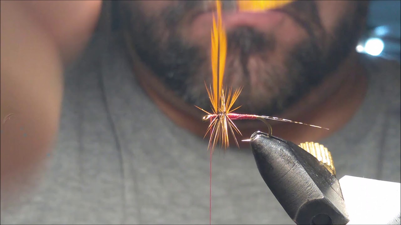 Atado de mosca (seca) - Sencilla y de pocos materiales.