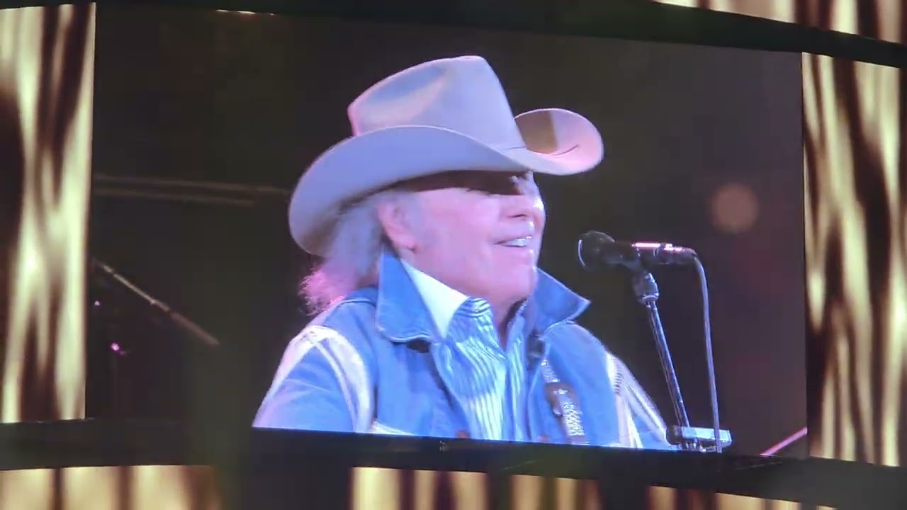 Dwight Yoakam singing Streets of Bakersfield at the 2026 Houston Livestock and Rodeo