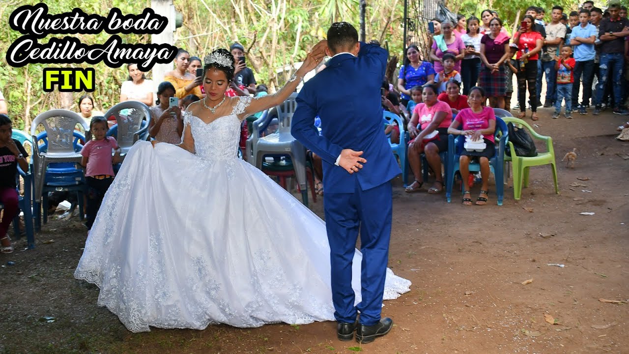 Los recién casados bailan el Vals ya como esposos, boda Cedillo Amaya, en la Hacienda - Ediciones Me