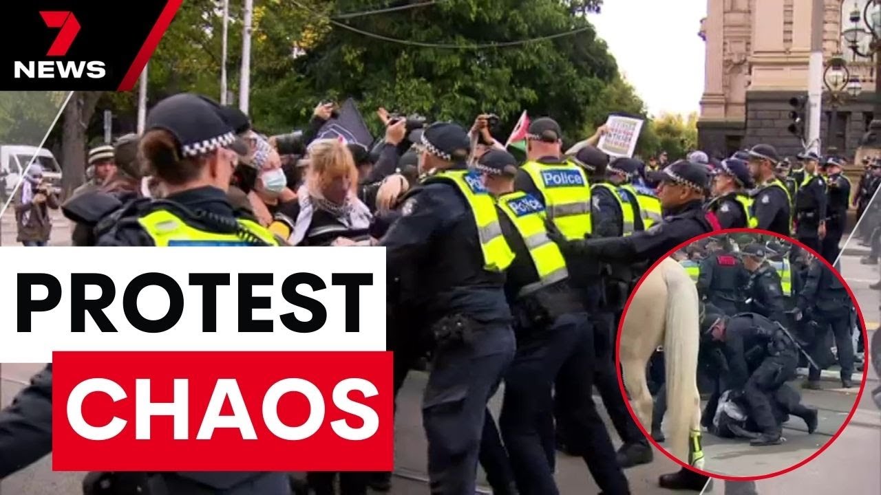 Tensions flare in Melbourne’s CBD as police clash with protestors | 7 News Australia