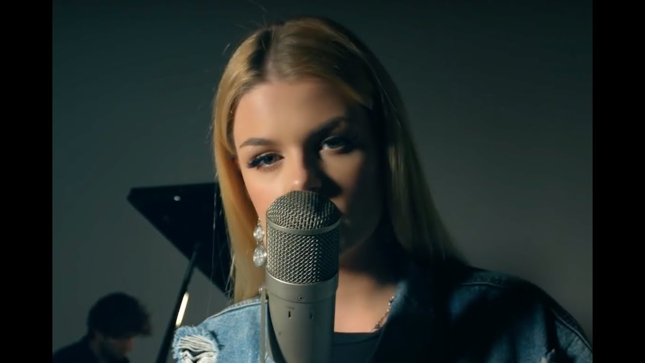 Hello - Adele (Cover By: Davina Michelle)