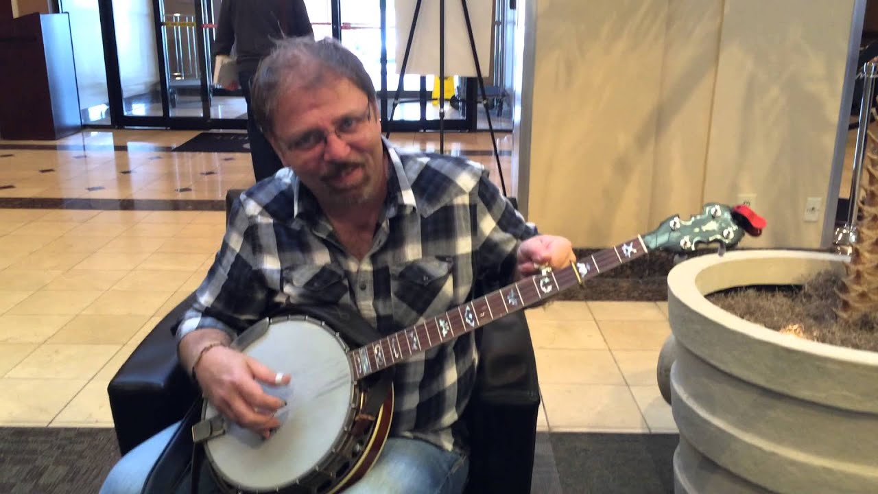 Ron Stewart Tests a Customer's Banjo (plus TIMELESS advice for dissatisfied pickers!)