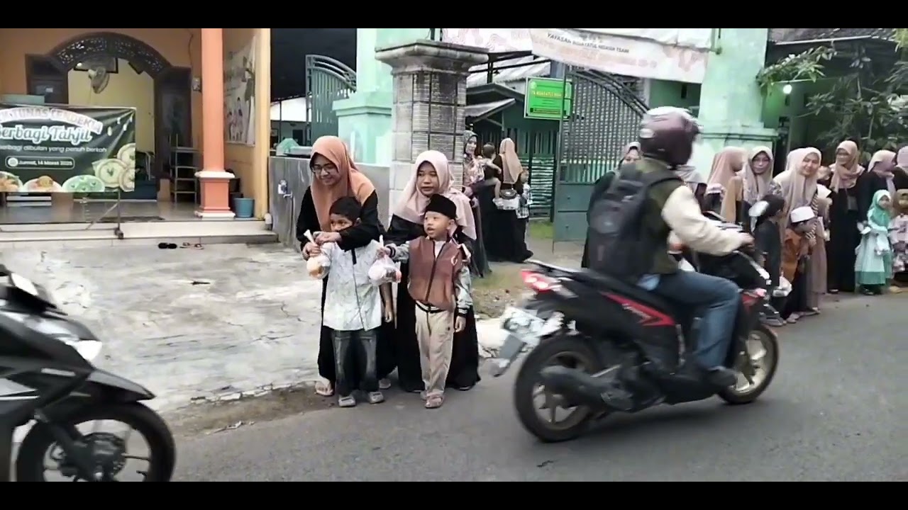 Buka bersama dan bagi takjil TK Bidayatul Hidayah 2024/2025