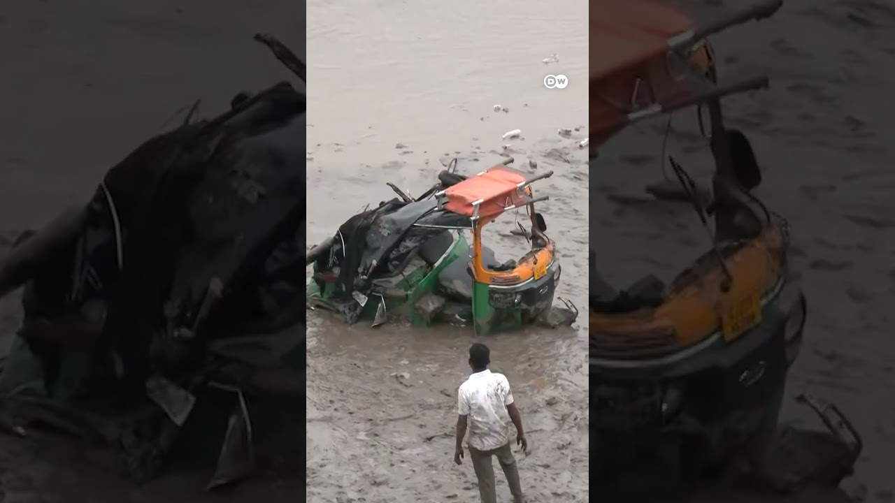 गुजरात में गम्भीरा पुल टूटा, 9 लोगों की मौत  [ Gambhira Bridge Collapses in Gujarat]