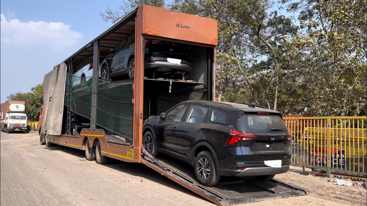 2025 Mahindra XUV 700 Unloading From Truck ❤️| XUV 700 UNLOADING FROM TRUCK