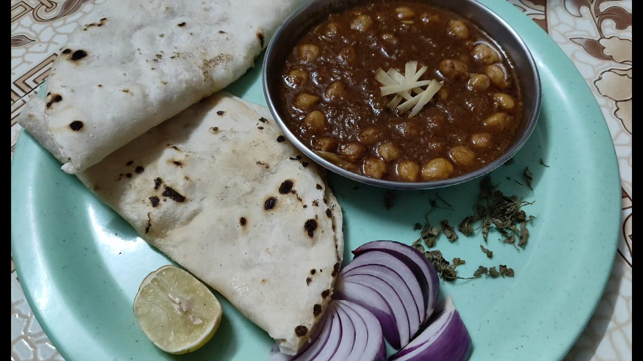 Dhaba Style Chole with Rice Bhakri 🍲