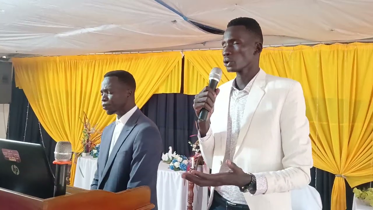 Lämu cooth ki ri jïëy jwøk ni en kur keere ki teeng lam bëët Worship by Dang Ojulu in Mekane yesus 