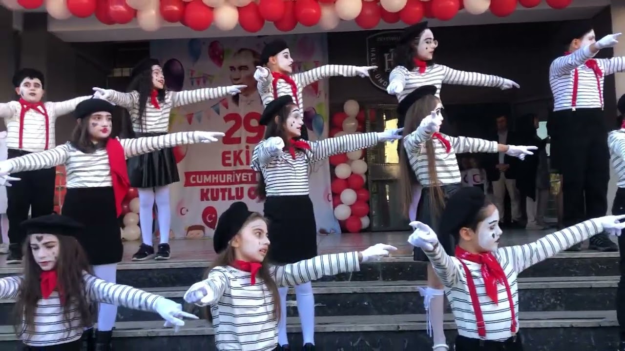 29 Ekim Pandomim Gösterisi