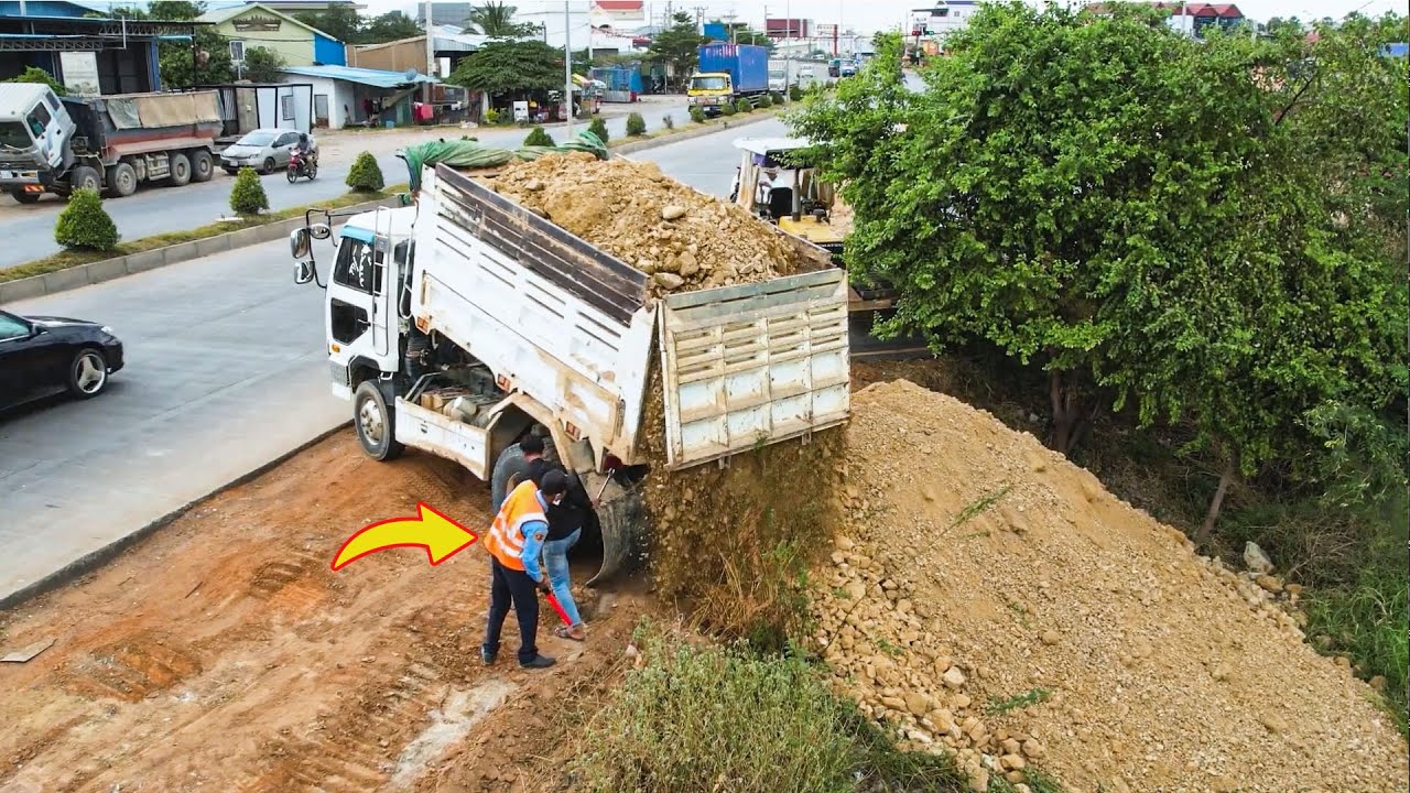 5T Dump Truck Unloading, Land filling, Skills​ Driver​ Bulldozer KOMATSU D31P