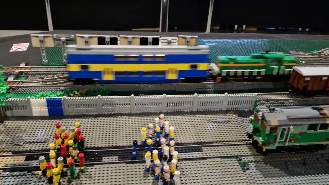 Hobby 2023, Poznań 18-19.11.2023. Makieta kolejowa z klock&oacute;w LEGO 2