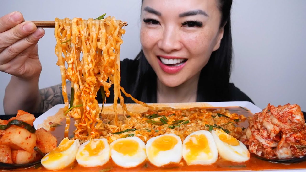 CHEESY NOODLES + EGGS + KIMCHI (ASMR EATING SOUNDS) NO TALKING | SAS-ASMR