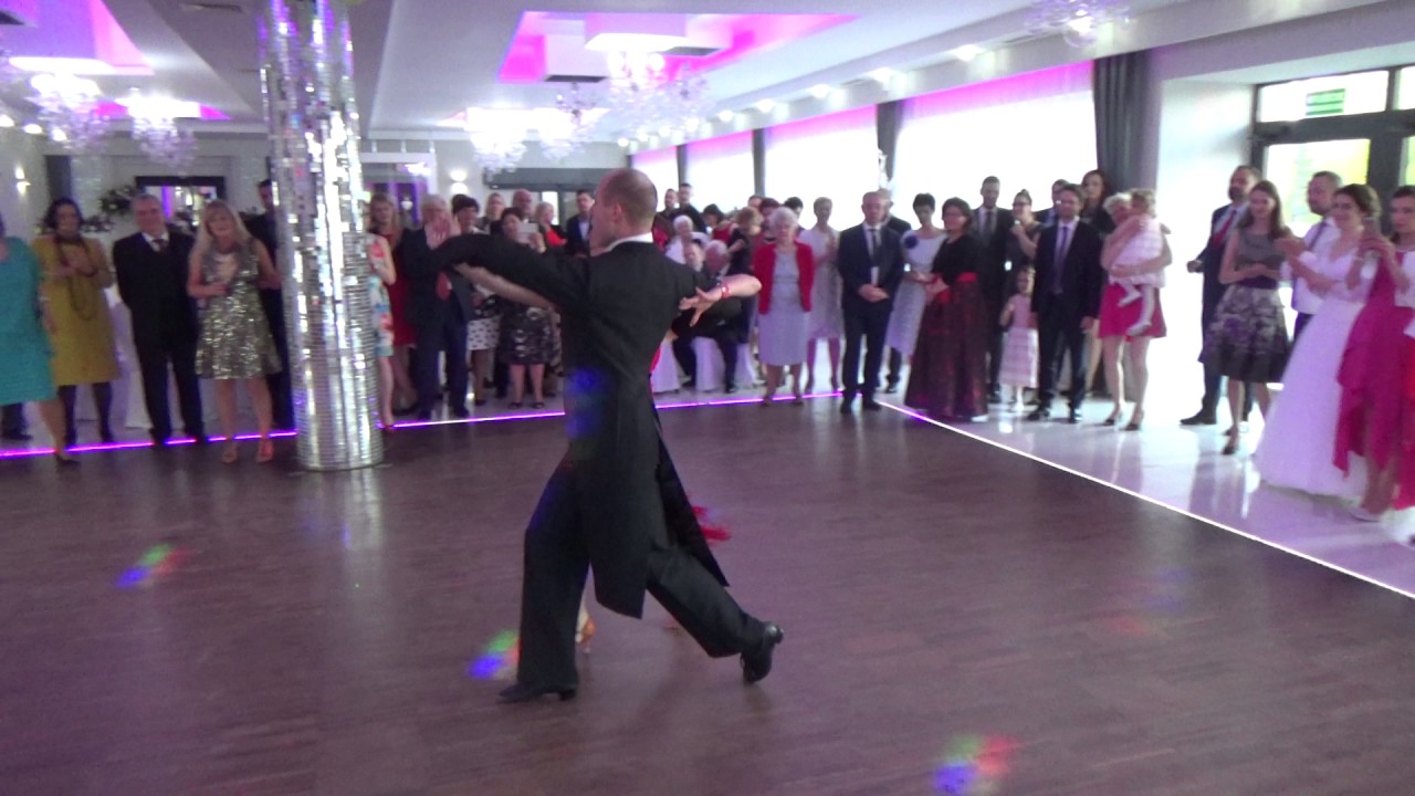 Krakowska Szkoła Tańca na weselu - pokaz discofox show