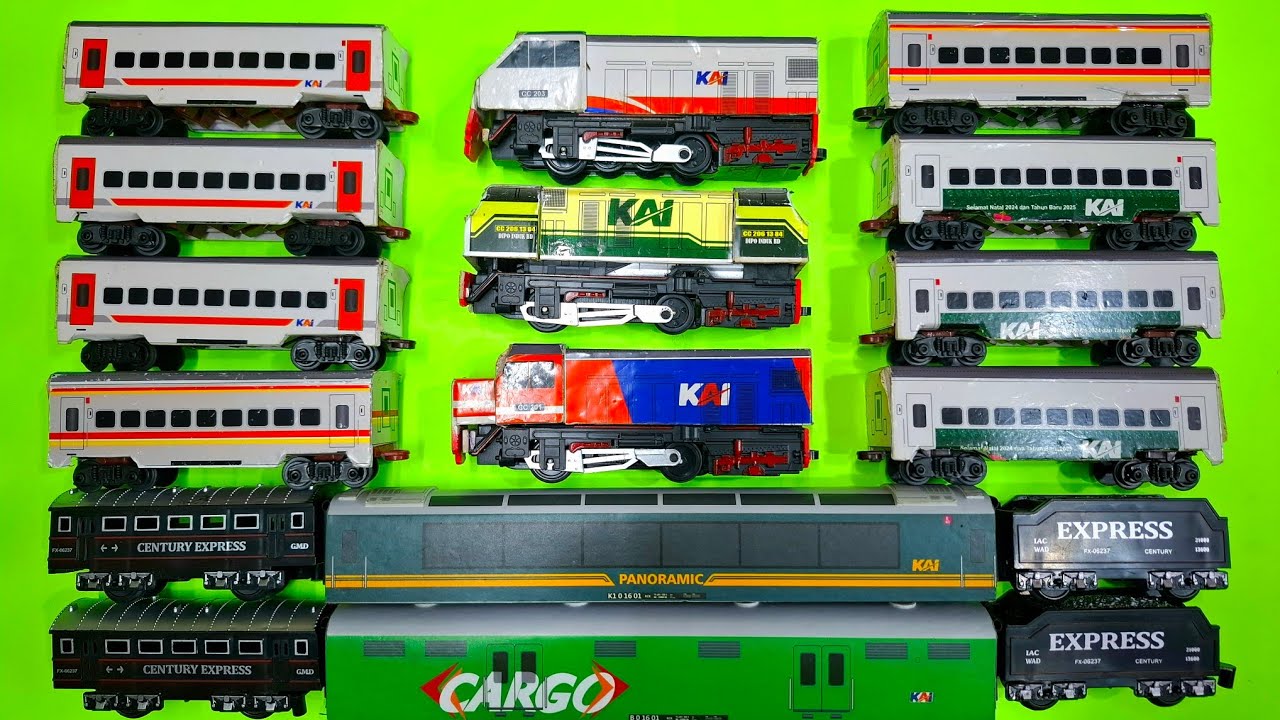 Membuat dan Merakit Mainan Kereta Api Panjang Kereta Uap Membawa Gerbong Century Express dan Anjlok