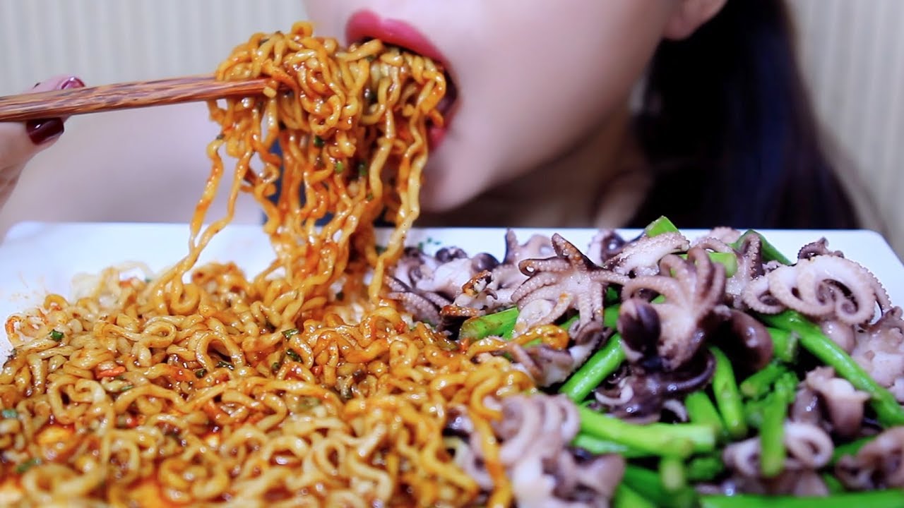 ASMR spicy noodles with fried baby octopus and asparagus (EATING SOUNDS) No Talking | LINH ASMR