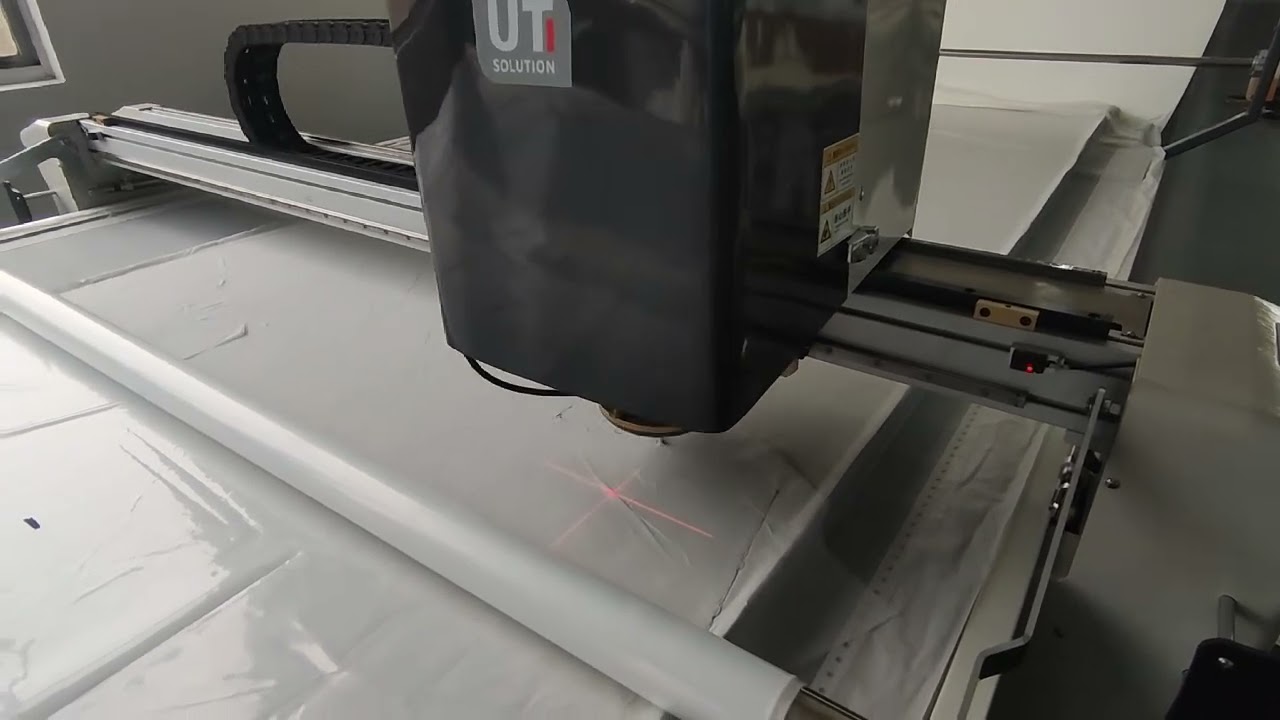 UTI solution latest model Auto. cutting machine UTI 自動智能裁剪機