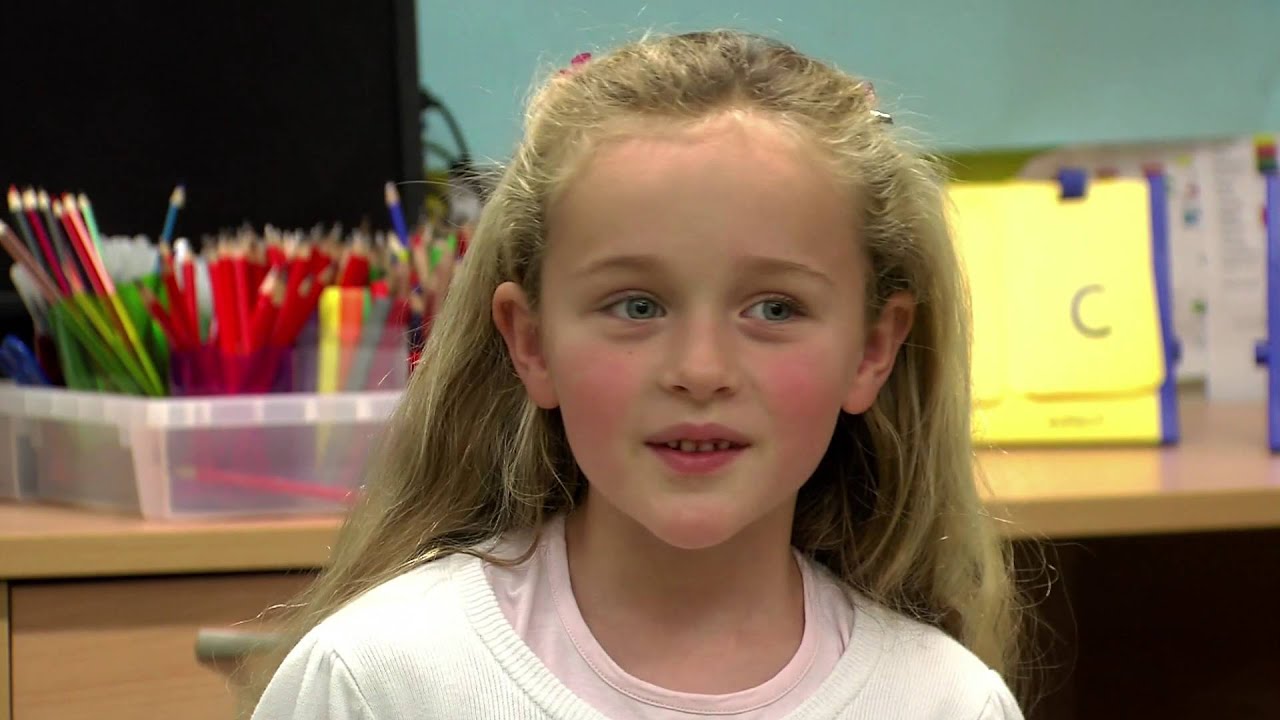 How to teach English to very young children with songs - Super Safari