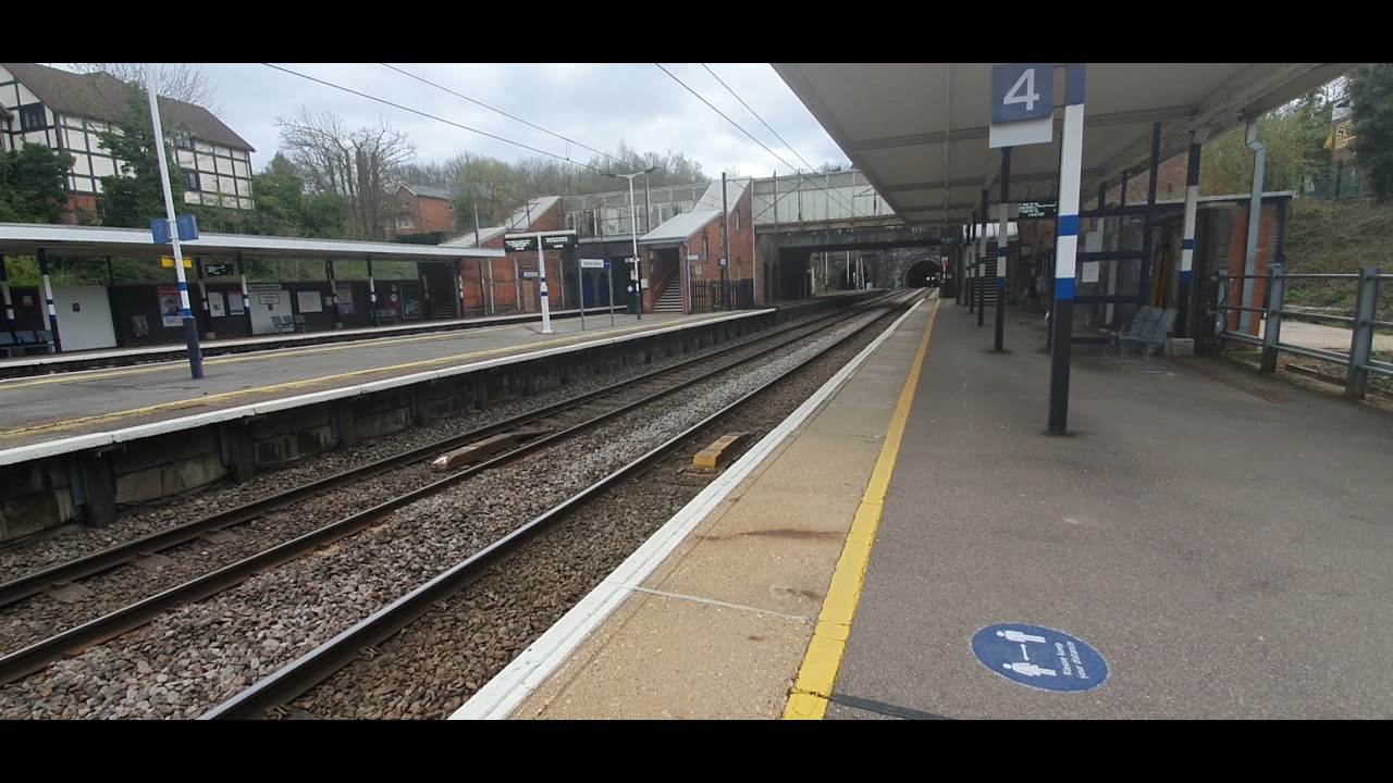 Class 700 passing Hadley Wood with a 4 tone horn