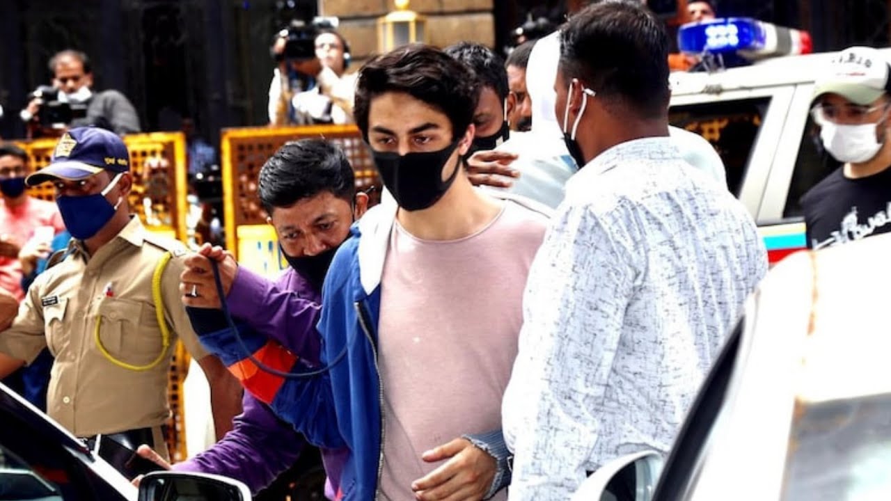 Shahrukh Khan's Son Aryan Khan Arrested By NCB | शाहरुख खान का बेटा आर्यन गिरफ्तार