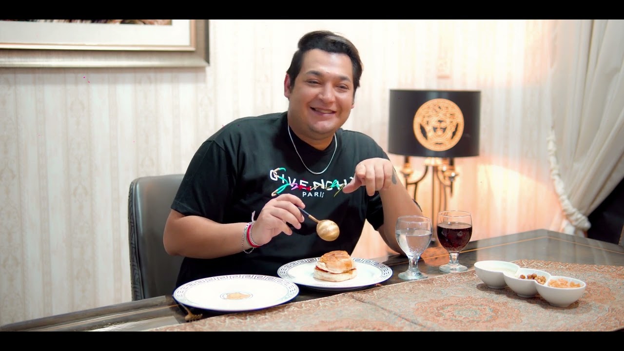 Asst. Commissioner Hazim Bangwar - Trying Pakistani Street Food For The First Time