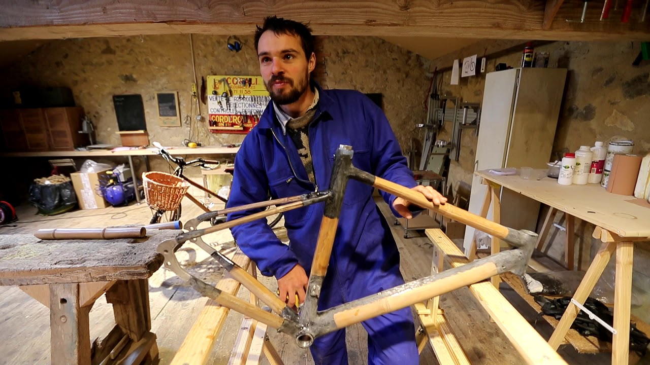 Louis Segré fabrique des vélos en bambou à Saint-Maurice des Lions