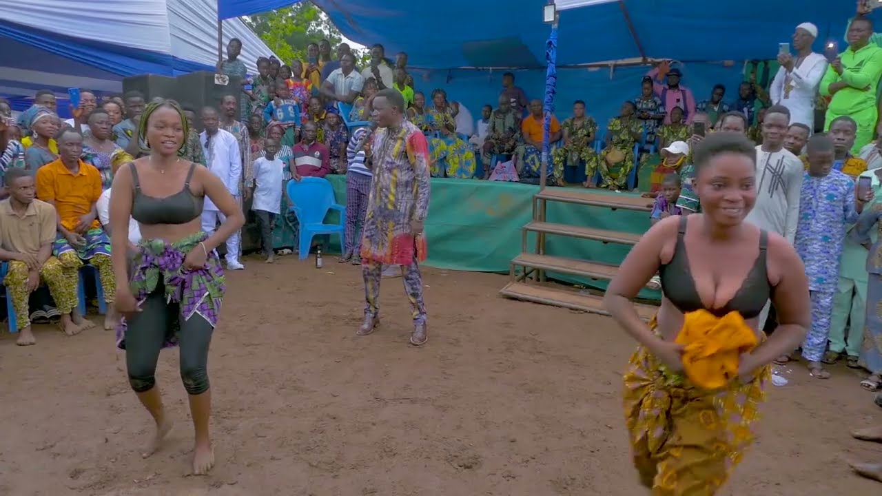 Le ROI ALLEVI toujours nouboudo et ses danseur