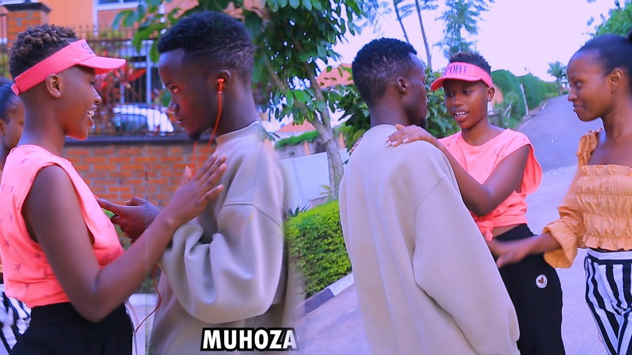 😄Mbega umuhungu w'ikiremba abakobwa bamuhaye umupuri arawanze 😄😄😄😄
