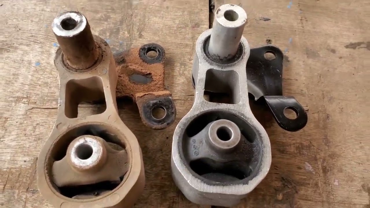 cambiar soporte inferior de motor ford fiesta 2012