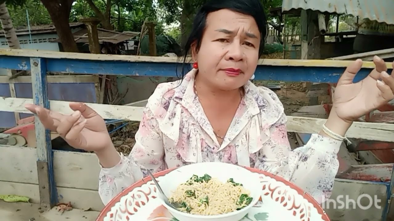 ผัดมาม่าใส่น้ำมันหอยผักสด