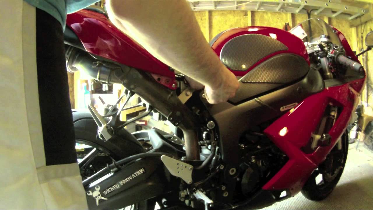 2007 Kawasaki Zx6R How to Take Off Your Seat