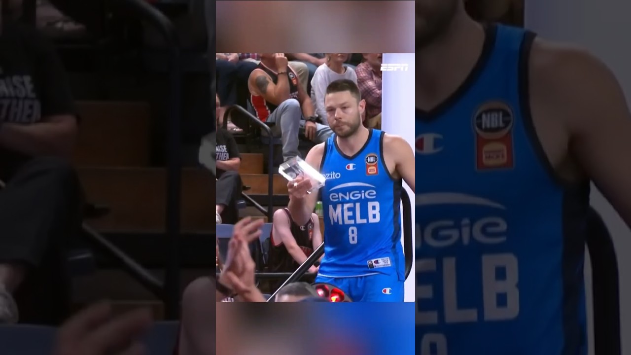 Изящный поступок Мэтью Деллаведовы, когда он вручил свой трофей MVP Уиллу &laquo;Дэво&raquo; Хики 👏 #nba