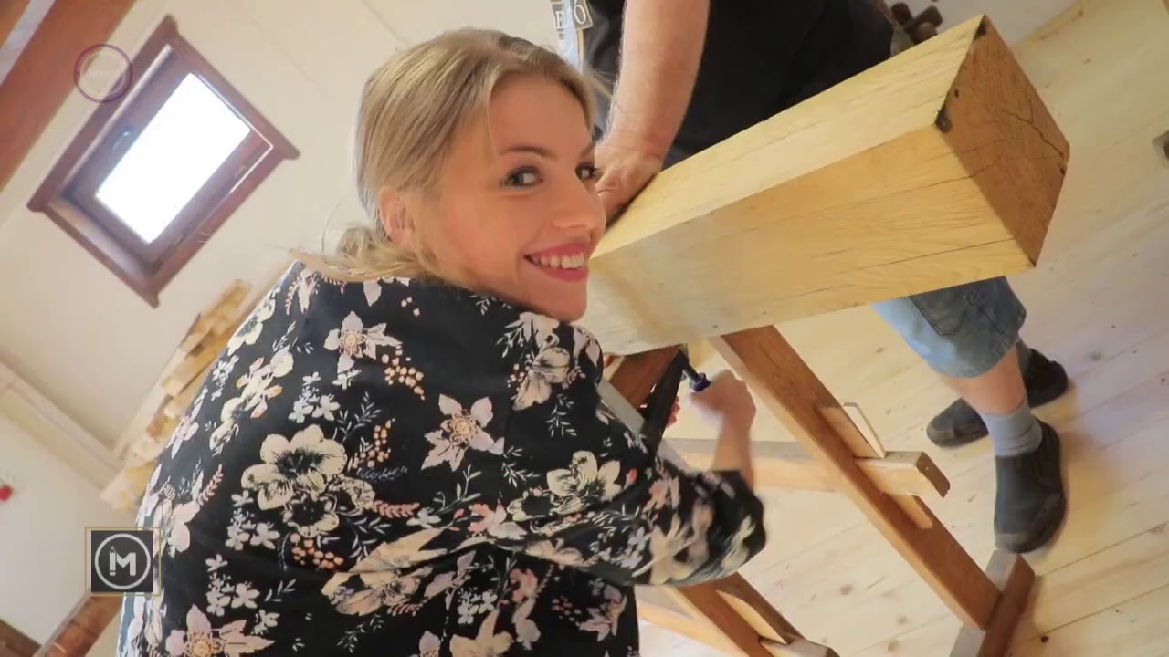 Mesterember - Kopjafa készítő fafaragó