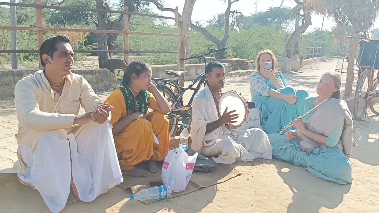 चंचल,चपल,चतुर,चंद्रावल चालै चटक, मटक की चाल । chanchal chapal chatur chandravalc chalai chatak matak