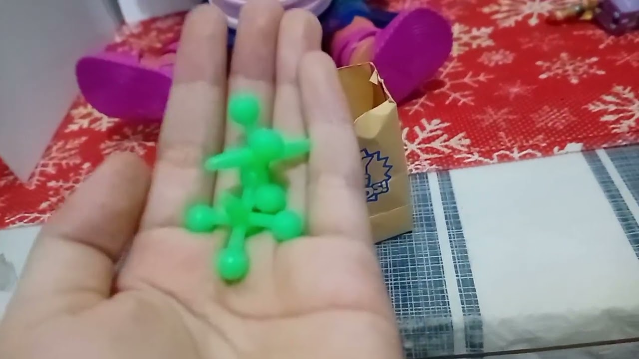 Mirabel from encanto is packing her bags to go somewhere with Elsa from frozen 💙💚