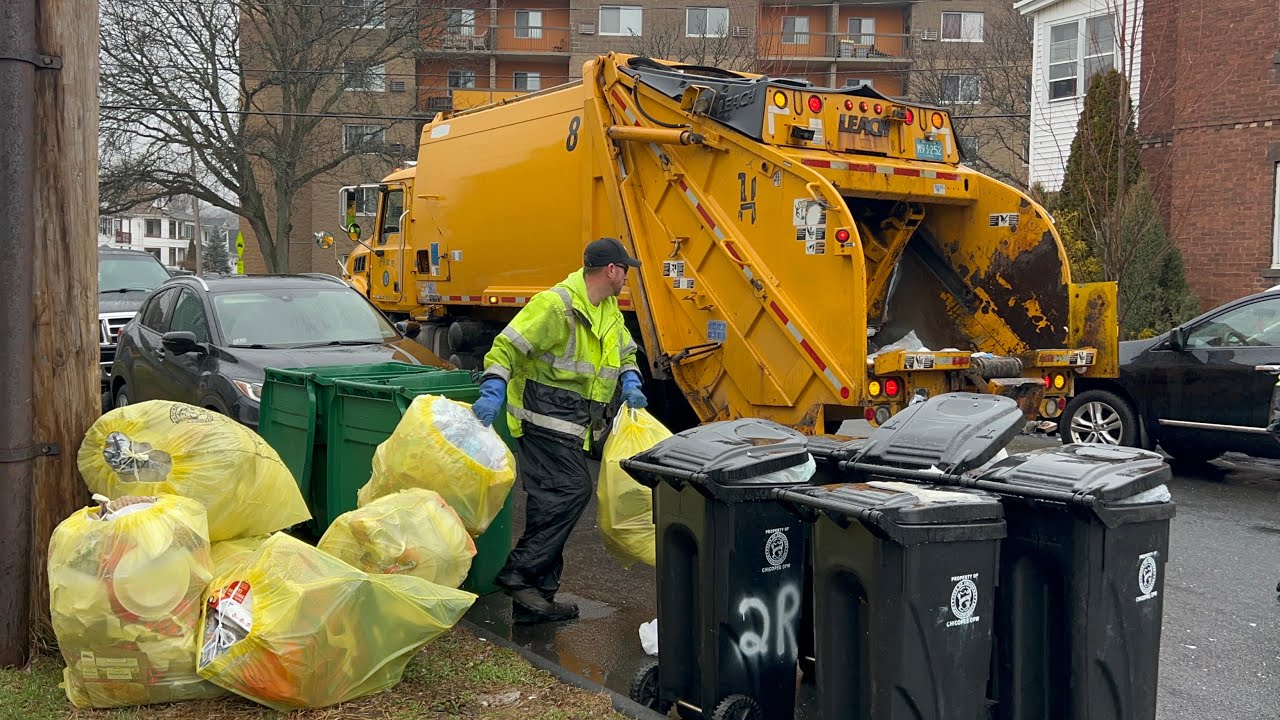 Chicopee Leach Garbage Truck VS Heavy Post Xmas Trash