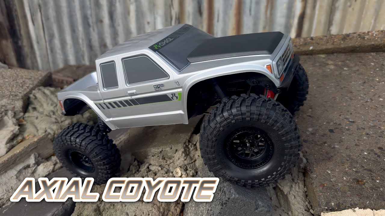 Axial SCX10 Coyote - Unboxing & First Run [German]