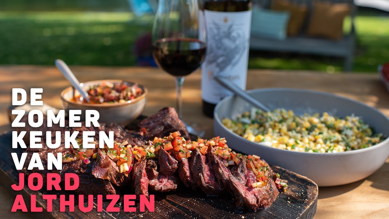 Gegrilde longhaas steak met rode chimichurri en maïssalade | De Zomerkeuken van Jord Althuizen